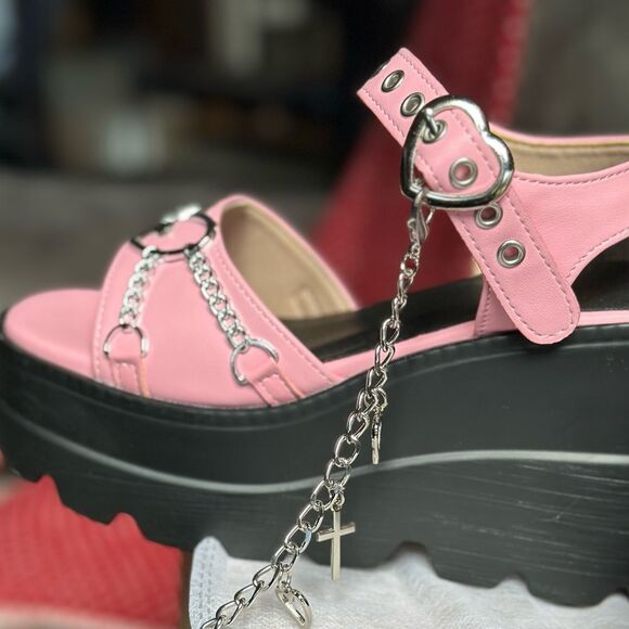 Pink and Black Platform Sandals with Floral Straps - Picture 4 of 10